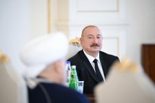 President Ilham Aliyev receives participants of international conferences held in Baku (PHOTO/VIDEO)