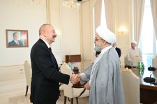 President Ilham Aliyev receives participants of international conferences held in Baku (PHOTO/VIDEO)