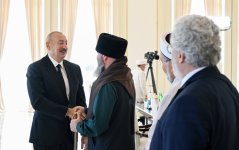 President Ilham Aliyev receives participants of international conferences held in Baku (PHOTO/VIDEO)