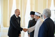 President Ilham Aliyev receives participants of international conferences held in Baku (PHOTO/VIDEO)