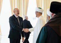 President Ilham Aliyev receives participants of international conferences held in Baku (PHOTO/VIDEO)
