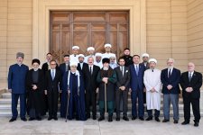 President Ilham Aliyev receives participants of international conferences held in Baku (PHOTO/VIDEO)
