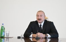 President Ilham Aliyev receives participants of international conferences held in Baku (PHOTO/VIDEO)
