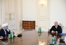 President Ilham Aliyev receives participants of international conferences held in Baku (PHOTO/VIDEO)