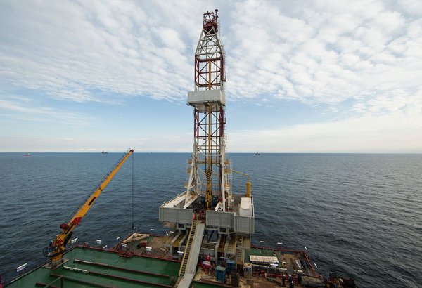Azerbaijani oil moves down in price