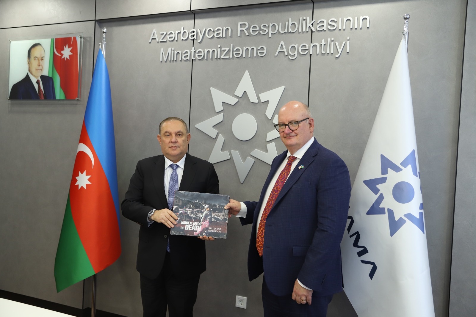 Azerbaijan, UK discuss expanding humanitarian demining cooperation (PHOTO)