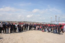 Carlsberg Azerbaijan joins the “Protect the Caspian!” coastal cleanup campaign (PHOTO)