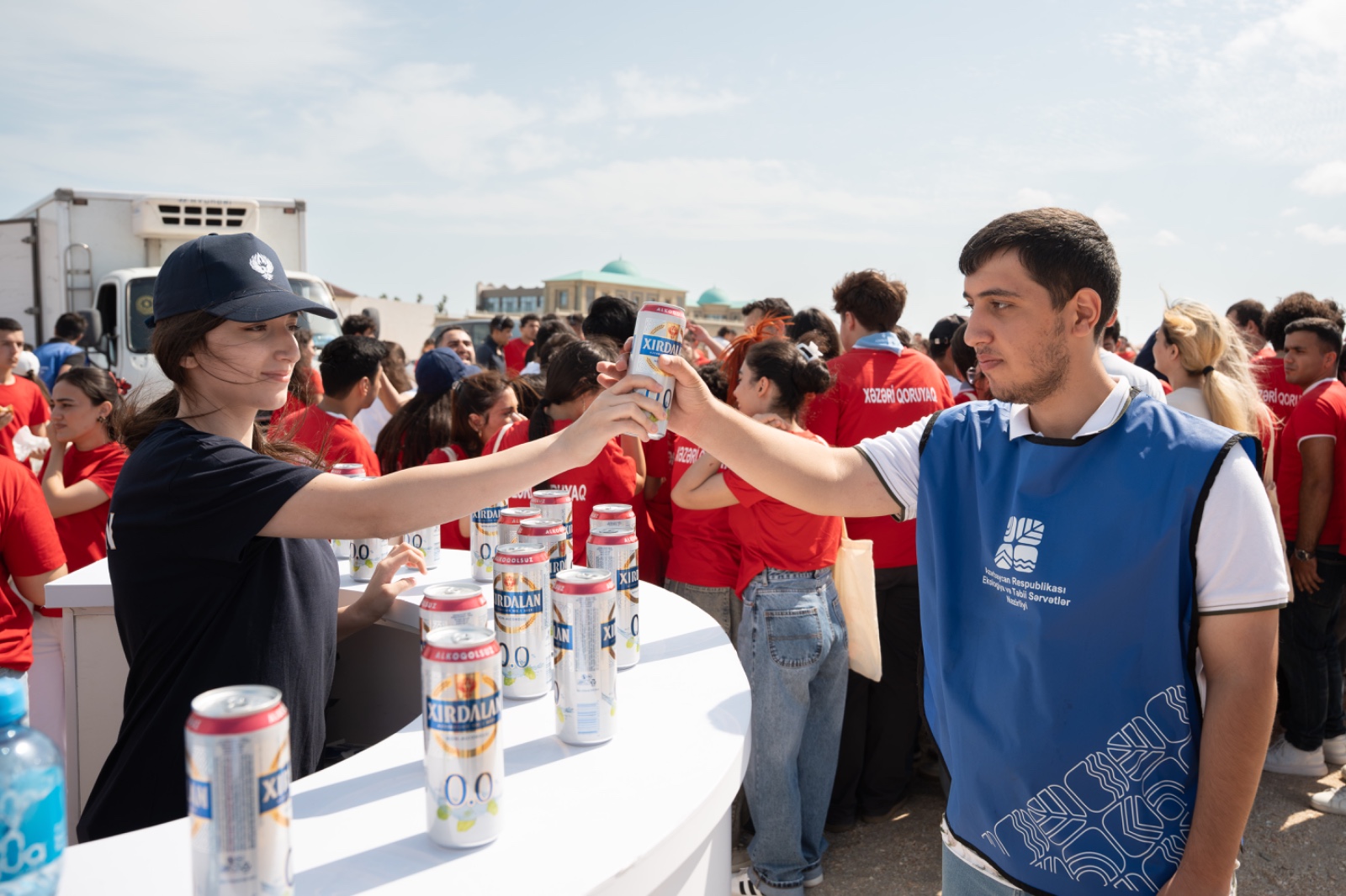 Carlsberg Azerbaijan joins the “Protect the Caspian!” coastal cleanup campaign (PHOTO)