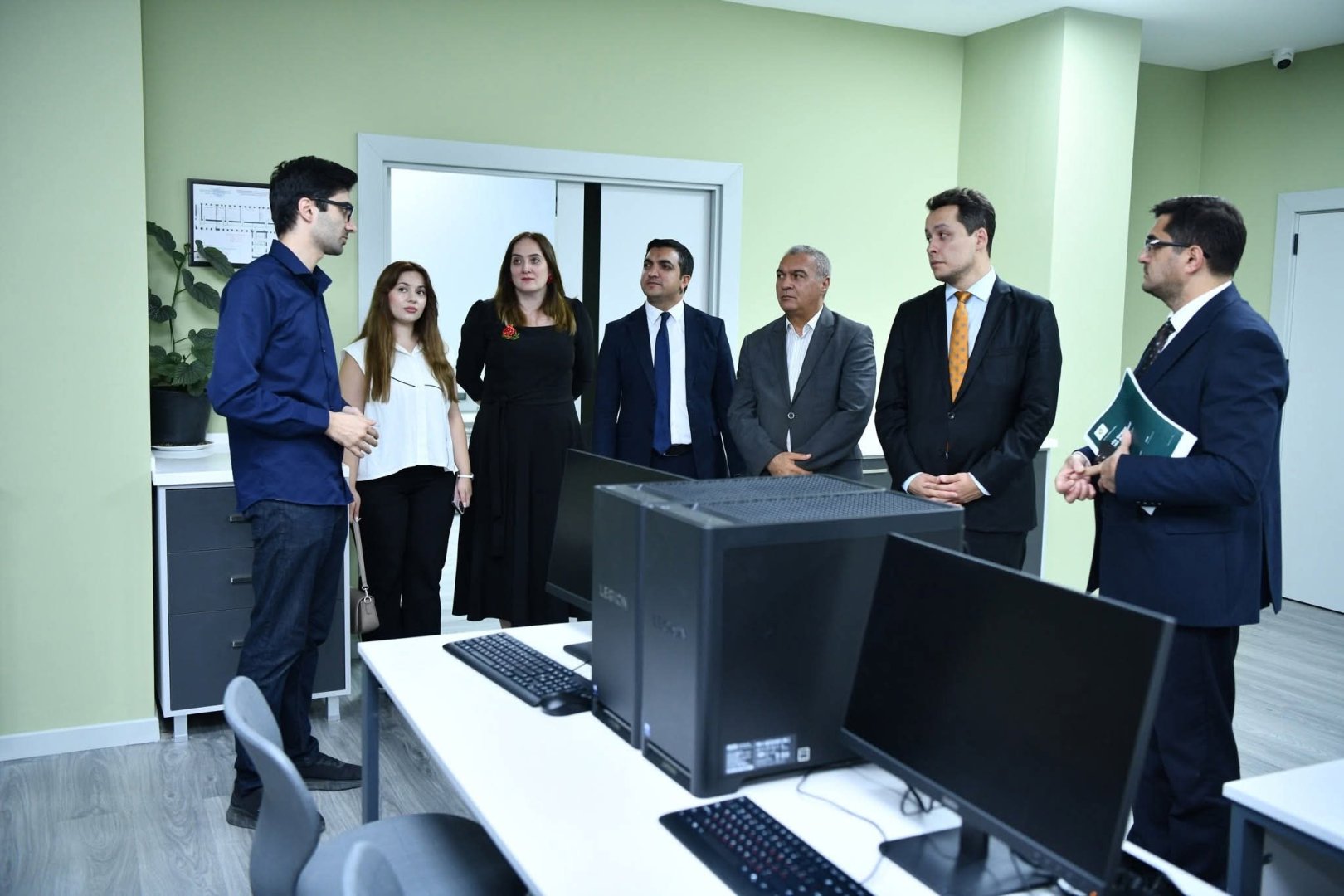 Azerbaijan connects rise in renewable energy specialists to expansion of projects (PHOTO)
