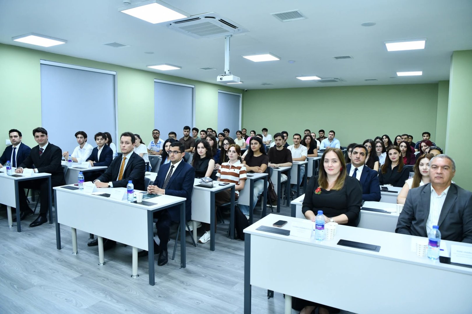 Azerbaijan connects rise in renewable energy specialists to expansion of projects (PHOTO)