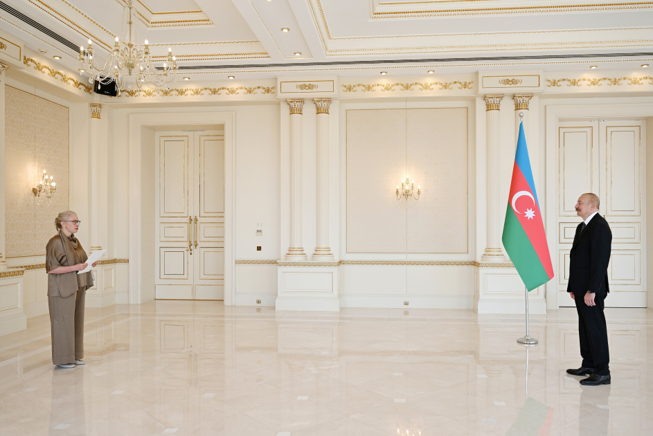 President Ilham Aliyev receives Sweden's newly appointed ambassador to Azerbaijan (PHOTO)