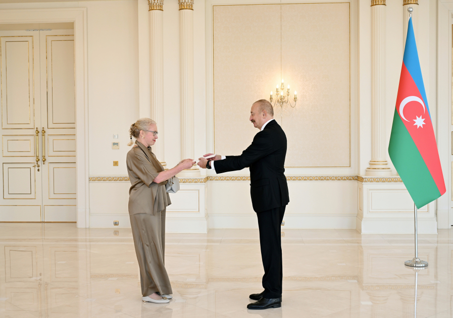 President Ilham Aliyev receives Sweden's newly appointed ambassador to Azerbaijan (PHOTO)