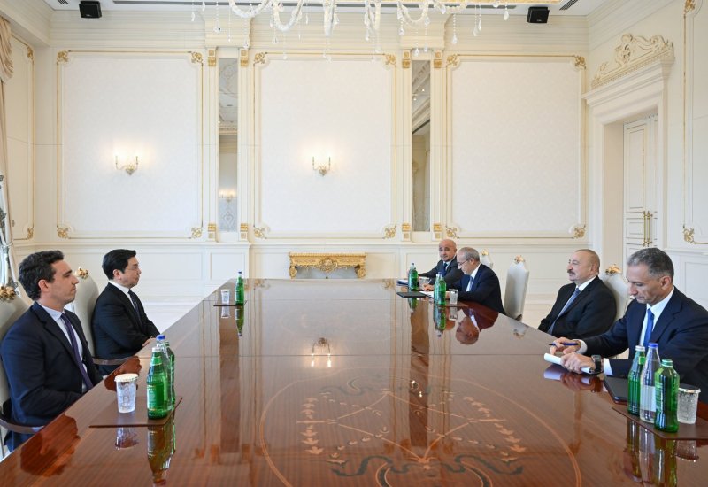 President Ilham Aliyev receives executives from Chinese and Italian companies (PHOTO)