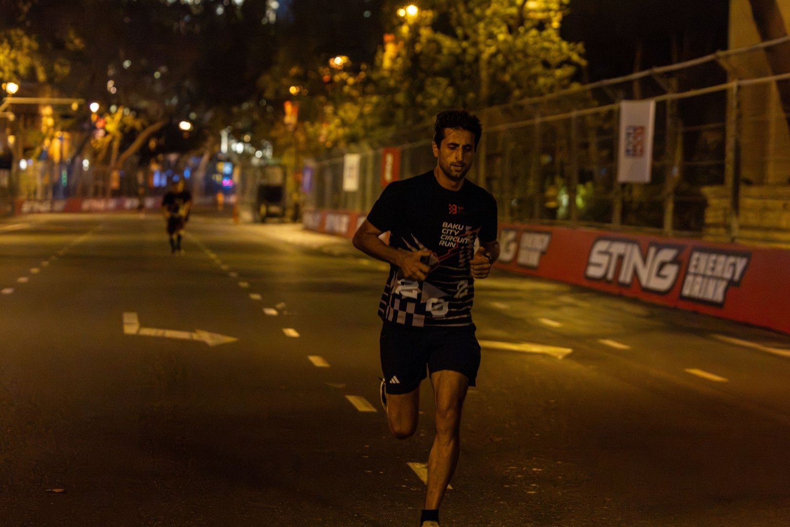 Baku F1 circuit draws runners for special Grand Prix event (PHOTO)