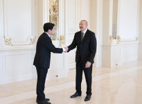 President Ilham Aliyev receives executives from Chinese and Italian companies (PHOTO)