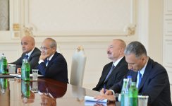 President Ilham Aliyev receives executives from Chinese and Italian companies (PHOTO)