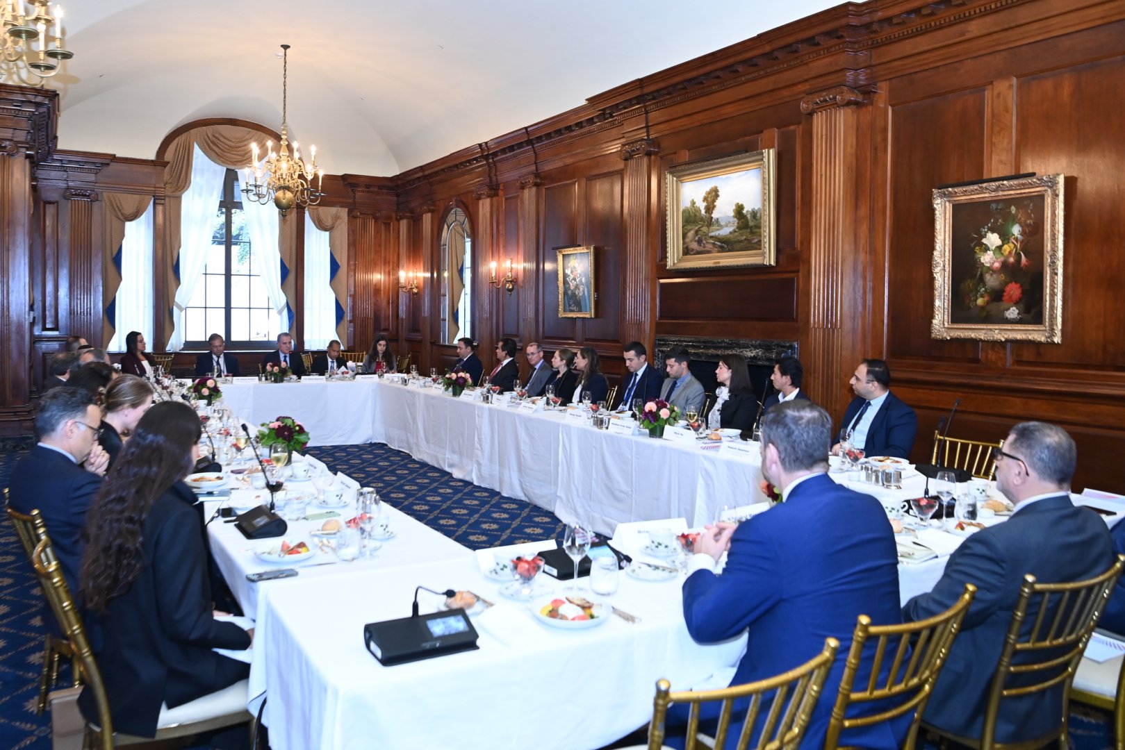 Jeyhun Bayramov outlines Azerbaijan’s strategic priorities at U.S. business roundtable (PHOTO)