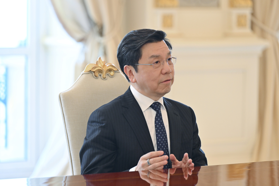 President Ilham Aliyev receives executives from Chinese and Italian companies (PHOTO)