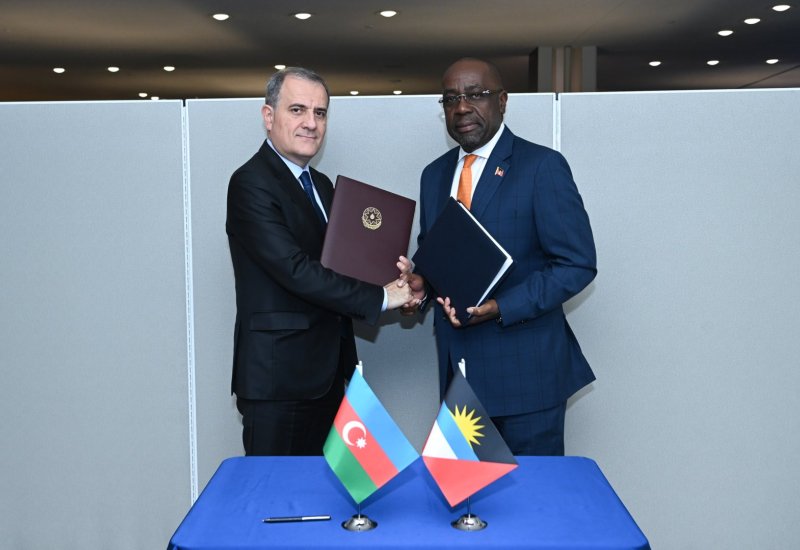 Azerbaijan, Antigua and Barbuda sign agreements on mutual visa exemption (PHOTO)