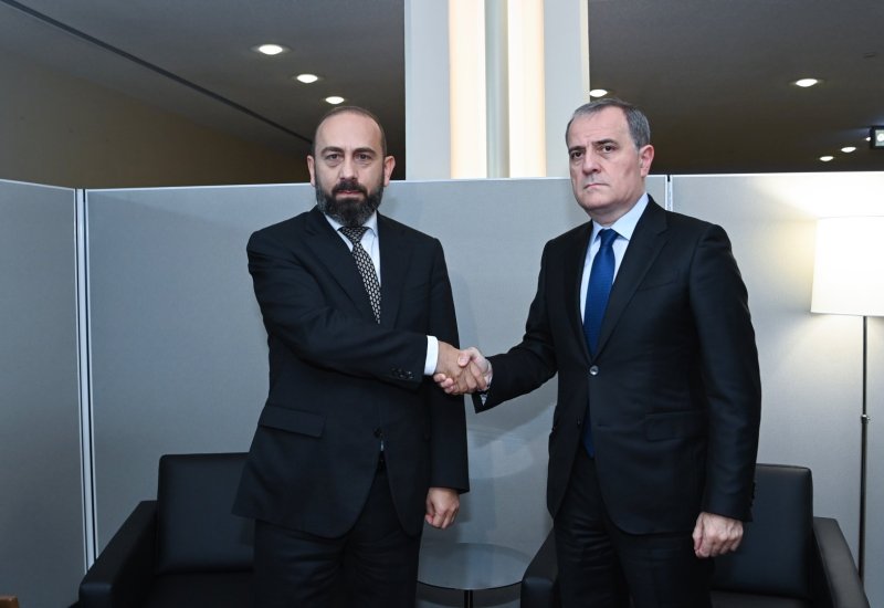 Azerbaijan, Armenia discuss unblocking economic, transport links (PHOTO)