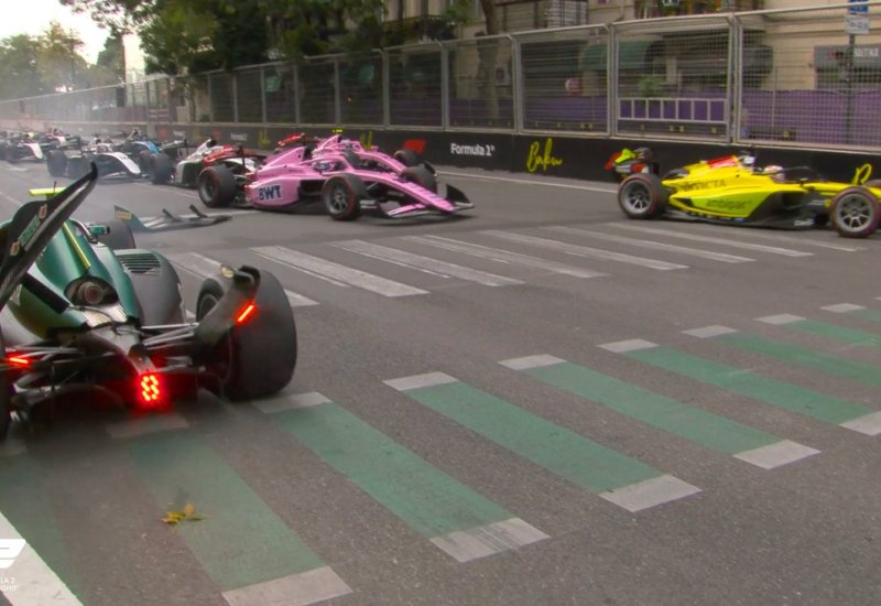 Formula 2 Sprint race gets underway (PHOTO)