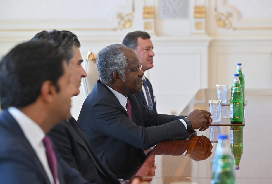 President Ilham Aliyev receives head of Global Infrastructure Partners (PHOTO)