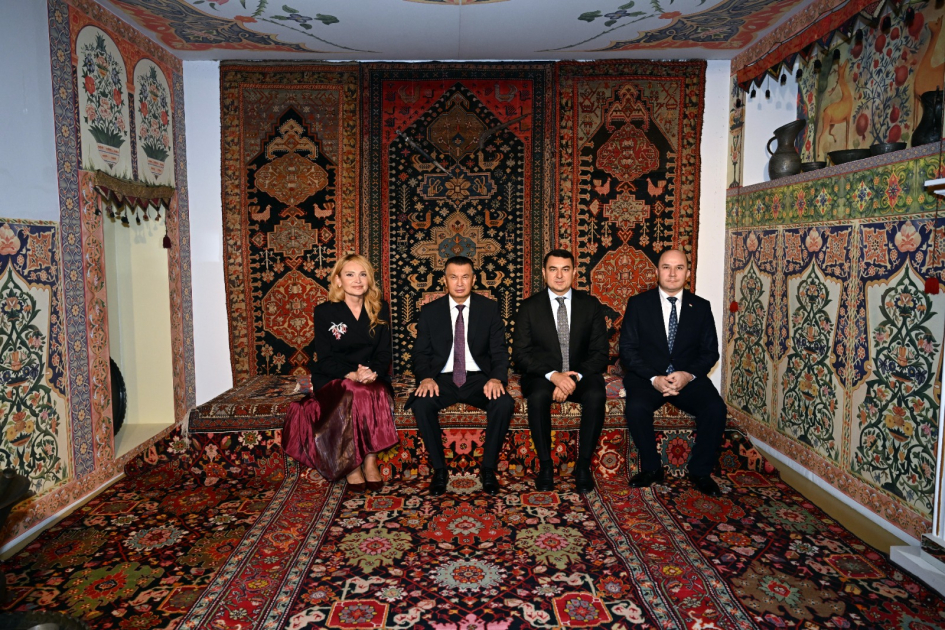 Prime Minister of Tajikistan visits Azerbaijan National Carpet Museum (PHOTO)