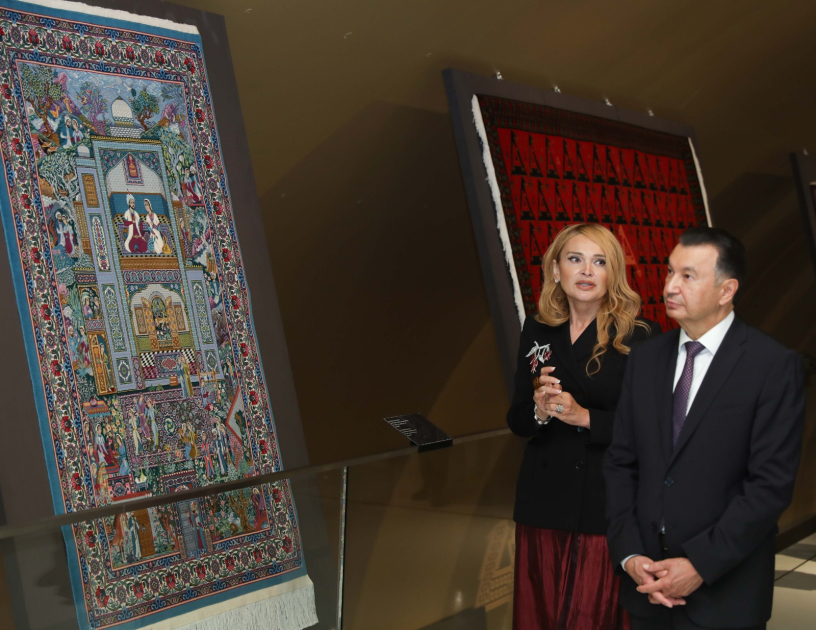 Prime Minister of Tajikistan visits Azerbaijan National Carpet Museum (PHOTO)