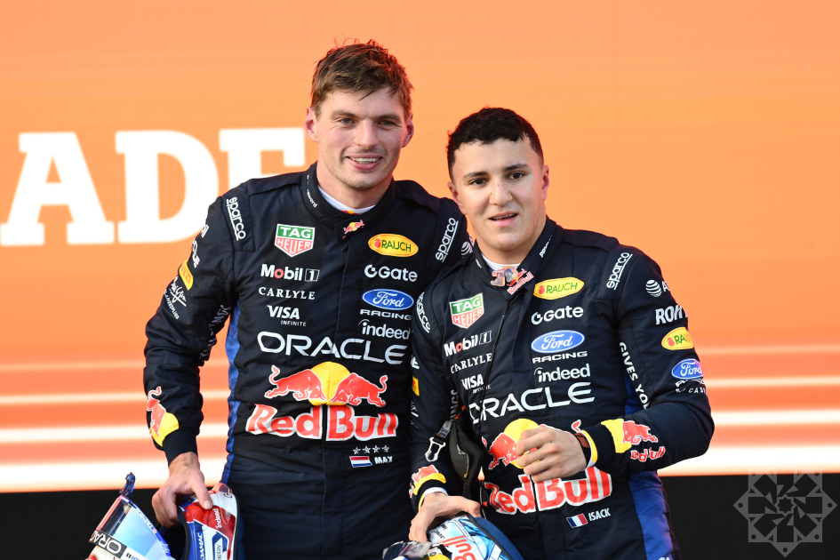 Baku hosts awarding of Formula 1 Azerbaijan Grand Prix winner (PHOTO)
