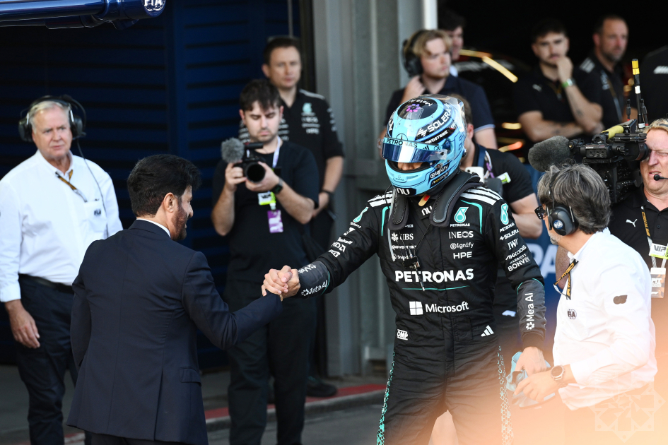 Baku hosts awarding of Formula 1 Azerbaijan Grand Prix winner (PHOTO)