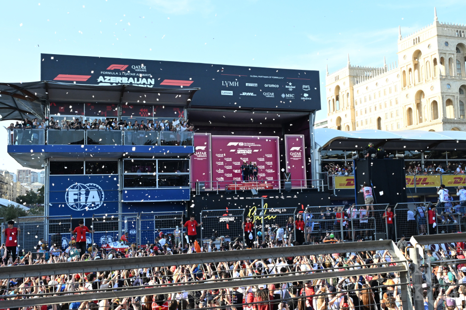 Baku hosts awarding of Formula 1 Azerbaijan Grand Prix winner (PHOTO)