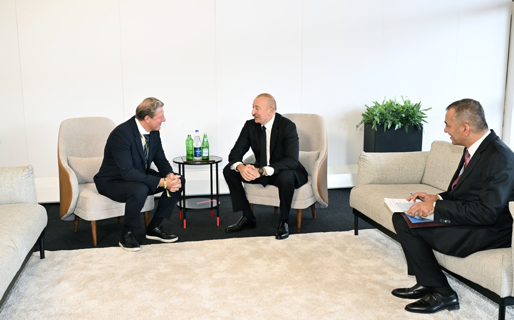 President Ilham Aliyev meets with President of International Ski and Snowboard Federation (PHOTO)