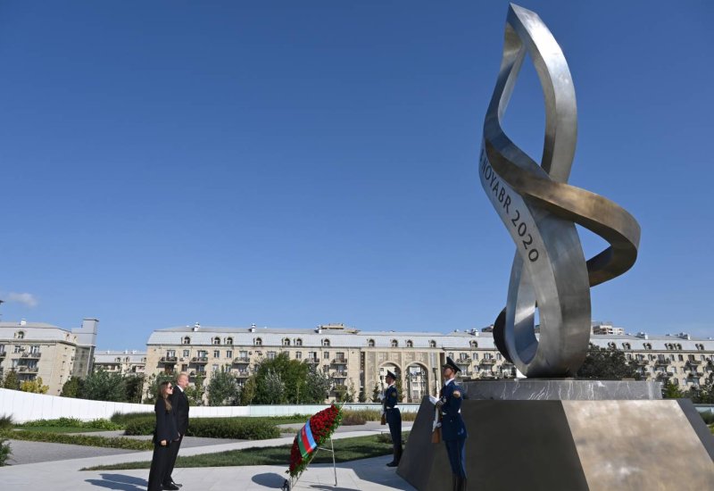 President Ilham Aliyev, First Lady Mehriban Aliyeva visit Victory Park in Baku on Remembrance Day (PHOTO)