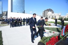 Azerbaijani officials pay tribute at Victory Park Memorial on Remembrance Day (PHOTO)