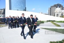 Azerbaijani officials pay tribute at Victory Park Memorial on Remembrance Day (PHOTO)