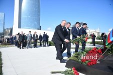 Azerbaijani officials pay tribute at Victory Park Memorial on Remembrance Day (PHOTO)