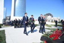 Azerbaijani officials pay tribute at Victory Park Memorial on Remembrance Day (PHOTO)