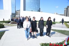Azerbaijani officials pay tribute at Victory Park Memorial on Remembrance Day (PHOTO)