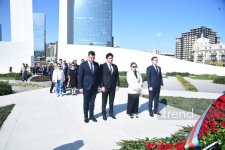 Azerbaijani officials pay tribute at Victory Park Memorial on Remembrance Day (PHOTO)