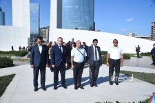 Azerbaijani officials pay tribute at Victory Park Memorial on Remembrance Day (PHOTO)