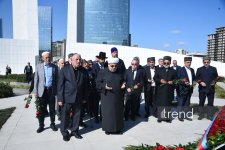 Azerbaijani officials pay tribute at Victory Park Memorial on Remembrance Day (PHOTO)