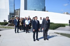 Azerbaijani officials pay tribute at Victory Park Memorial on Remembrance Day (PHOTO)
