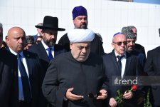 Azerbaijani officials pay tribute at Victory Park Memorial on Remembrance Day (PHOTO)