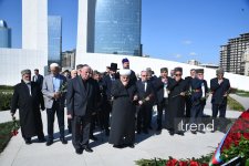 Azerbaijani officials pay tribute at Victory Park Memorial on Remembrance Day (PHOTO)