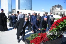 Azerbaijani officials pay tribute at Victory Park Memorial on Remembrance Day (PHOTO)
