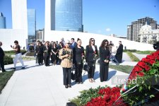 Azerbaijani officials pay tribute at Victory Park Memorial on Remembrance Day (PHOTO)