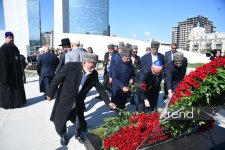 Azerbaijani officials pay tribute at Victory Park Memorial on Remembrance Day (PHOTO)
