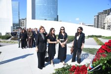 Azerbaijani officials pay tribute at Victory Park Memorial on Remembrance Day (PHOTO)