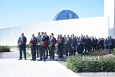 Azerbaijani officials pay tribute at Victory Park Memorial on Remembrance Day (PHOTO)