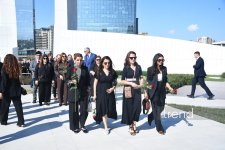Azerbaijani officials pay tribute at Victory Park Memorial on Remembrance Day (PHOTO)